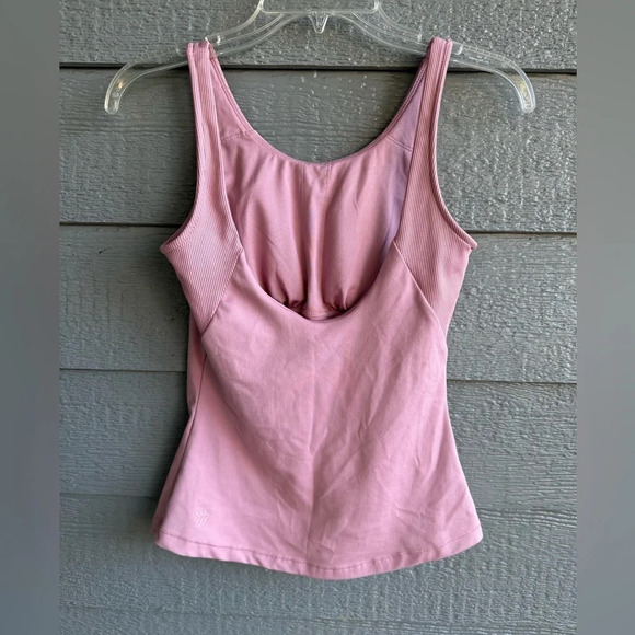 All In Motion Dusty Pink Activewear Tank Top Shelf Bra Pads Ribbed Scoop Back XS - Picture 2 of 7